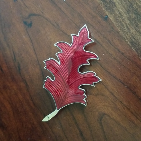 Beautiful Vintage Leaf Brooch - Picture 2 of 2